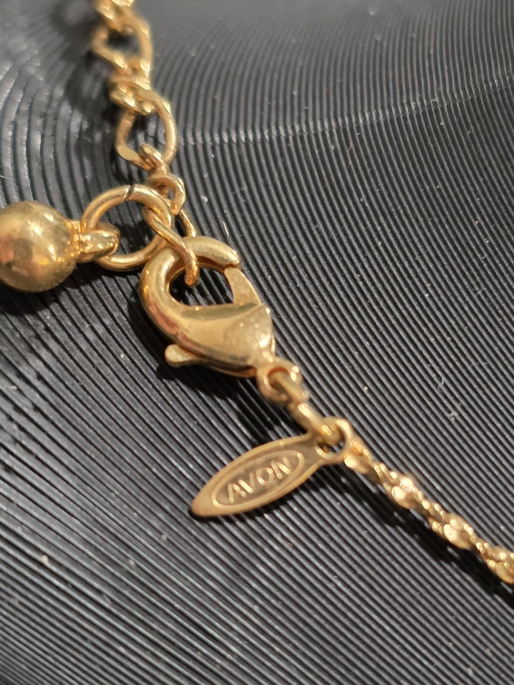 Avon Gold-Tone Necklace with Clear Round Stone - Picture 3 of 6